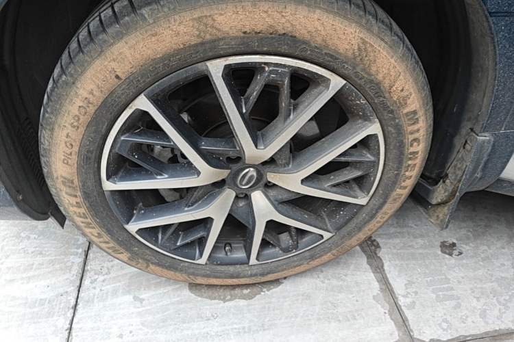 Used GAC Trumpchi GS8 2022 Dual-Engine Series 2.0TM Two-Wheel Drive Prestige Edition (7 Seats) Left Front Wheel Hub