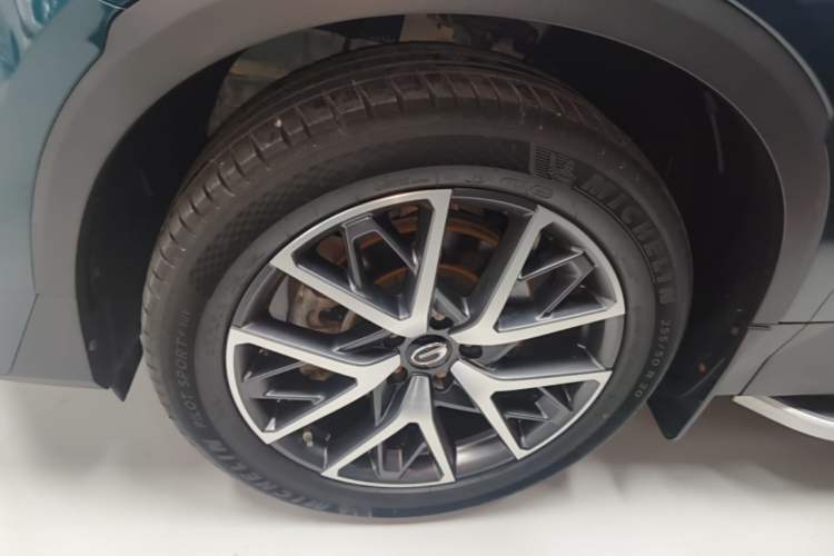 Used GAC Trumpchi GS8 2022 Flagship Series 2.0 TGDI Four-Wheel Drive Luxury Smart Connectivity Version (7 Seats) Left Front Wheel Hub