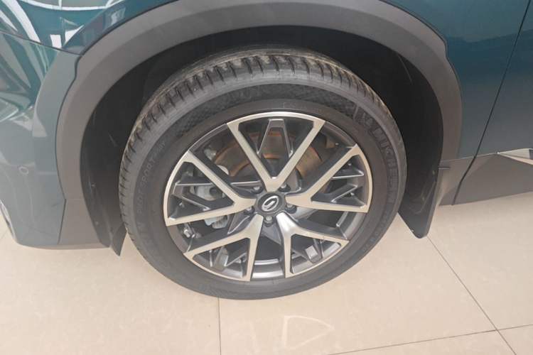 Used GAC Trumpchi GS8 2022 Flagship Series 2.0 TGDI Two-Wheel-Drive Prestige Edition (6-seater) Left Front Wheel Hub