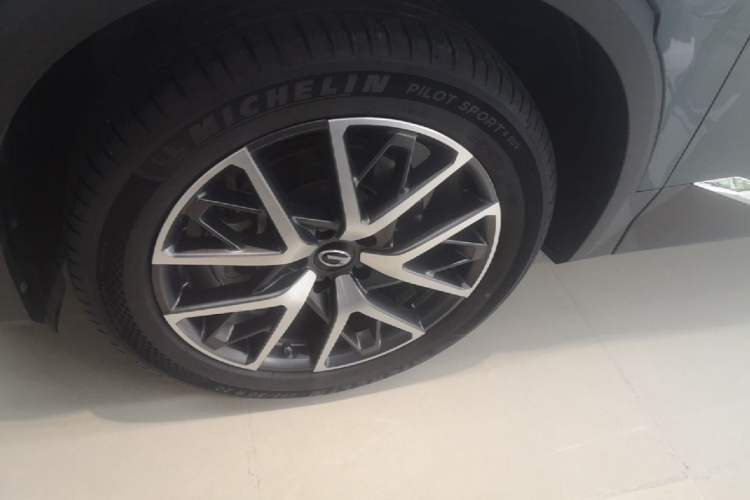 Used GAC Trumpchi GS8 2022 Flagship Series 2.0 TGDI Two-Wheel-Drive Prestige Edition (6-seater) Left Front Wheel Hub