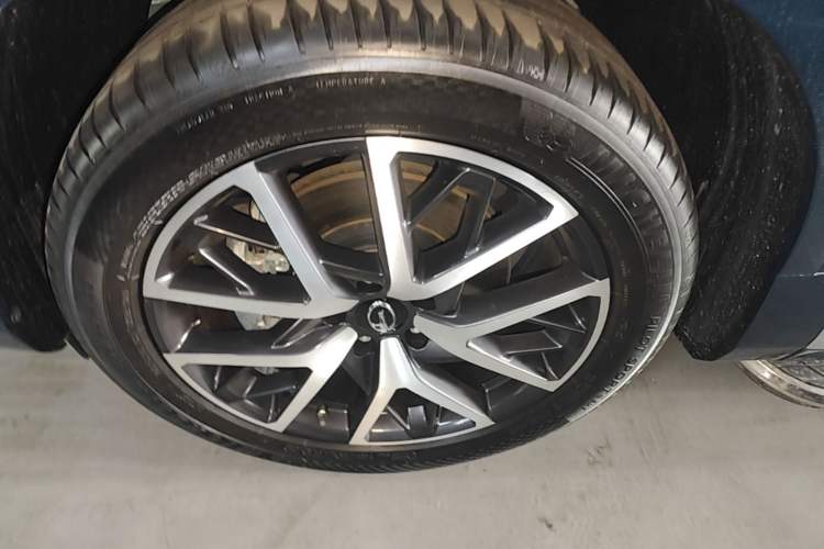 Used GAC Trumpchi GS8 2022 Dual-Engine Series 2.0TM Two-Wheel Drive Prestige Edition (7 Seats) Left Front Wheel Hub