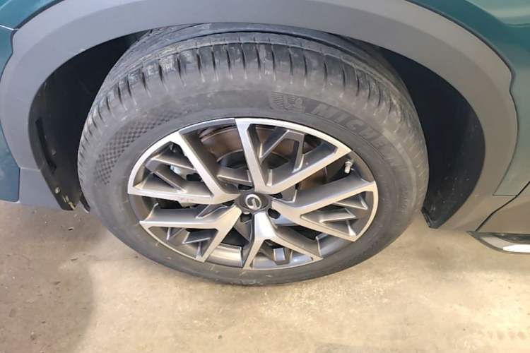 Used GAC Trumpchi GS8 2022 Linghang Series 2.0 TGDI Two-Wheel-Drive Luxury Smart Connectivity Version (7 Seats) Left Front Wheel Hub
