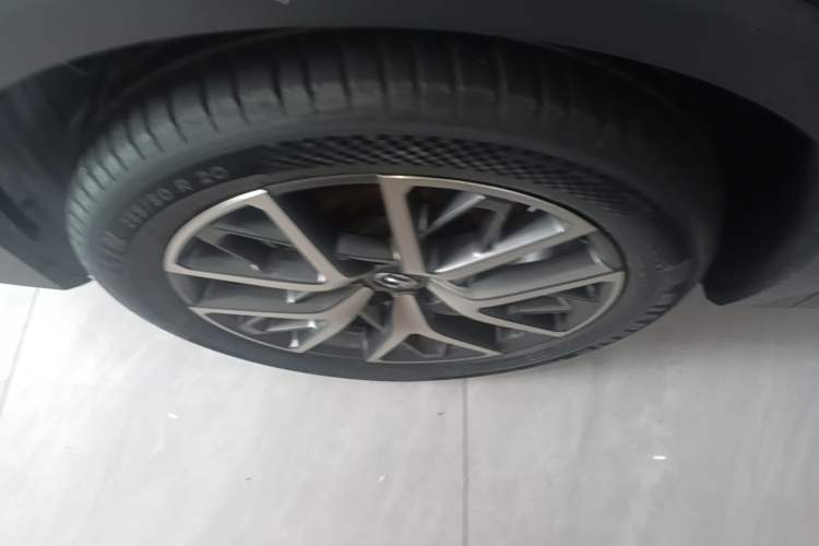 Used GAC Trumpchi GS8 2022 Linghang Series 2.0 TGDI Two-Wheel-Drive Luxury Smart Connectivity Version (7 Seats) Left Front Wheel Hub