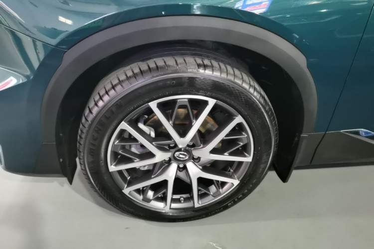 Used GAC Trumpchi GS8 2022 Linghang Series 2.0 TGDI Two-Wheel-Drive Luxury Smart Connectivity Version (7 Seats) Left Front Wheel Hub