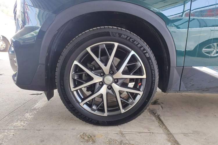 Used GAC Trumpchi GS8 2022 Flagship Series 2.0 TGDI Four-Wheel Drive Luxury Smart Connectivity Version (7 Seats) Left Front Wheel Hub