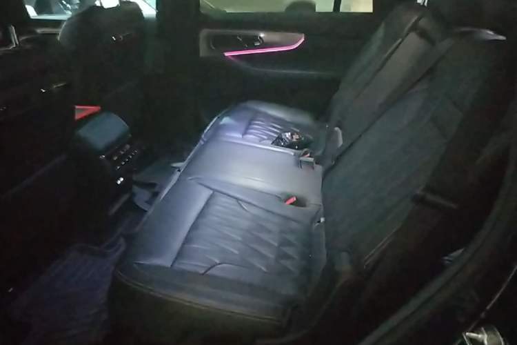 Used GAC Trumpchi GS8 2022 Dual-Engine Series 2.0TM Two-Wheel Drive Prestige Edition (7 Seats) Left Rear Seat