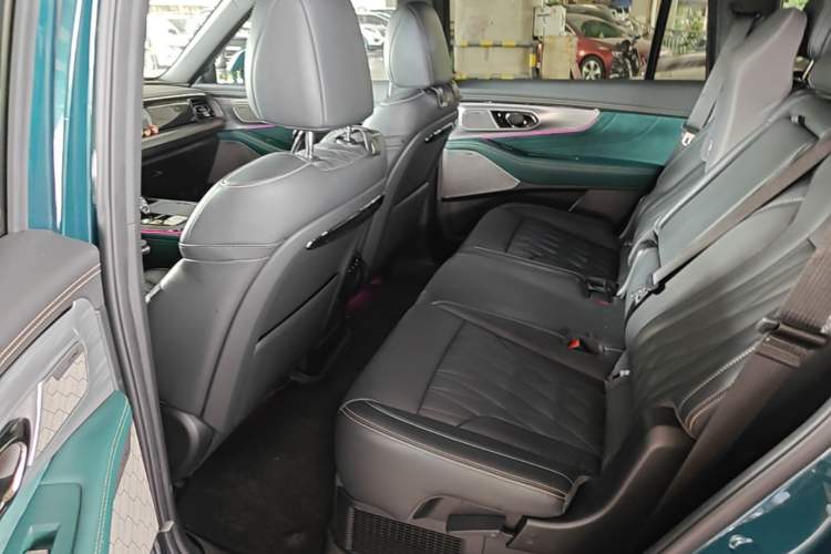 Used GAC Trumpchi GS8 2022 Dual-Engine Series 2.0TM Two-Wheel Drive Prestige Edition (7 Seats) Left Rear Seat