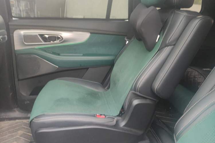 Used GAC Trumpchi GS8 2022 Dual-Engine Series 2.0TM Four-Wheel Drive Prestige Edition (6 Seats) Left Rear Seat