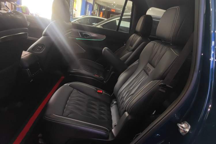 Used GAC Trumpchi GS8 2022 Flagship Series 2.0 TGDI Two-Wheel-Drive Prestige Edition (6-seater) Left Rear Seat
