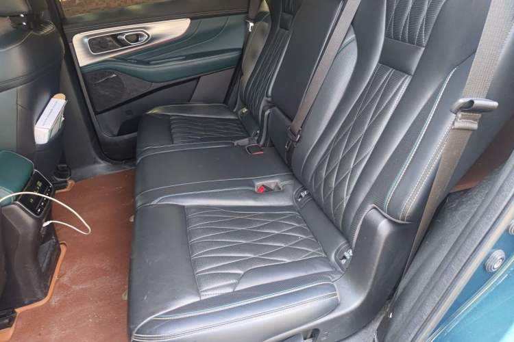Used GAC Trumpchi GS8 2022 Linghang Series 2.0 TGDI Two-Wheel-Drive Luxury Smart Connectivity Version (7 Seats) Left Rear Seat