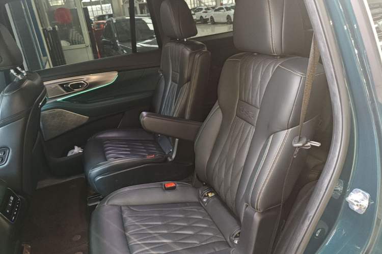Used GAC Trumpchi GS8 2022 Flagship Series 2.0 TGDI Two-Wheel-Drive Prestige Edition (6-seater) Left Rear Seat