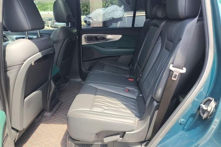 Used GAC Trumpchi GS8 2022 Dual-Engine Series 2.0TM Two-Wheel Drive Prestige Edition (7 Seats) Left Rear Seat