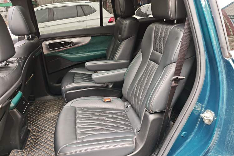 Used GAC Trumpchi GS8 2022 Double-Energy Series 2.0TM Two-Wheel Drive Prestige Edition (6 Seats) Left Rear Seat