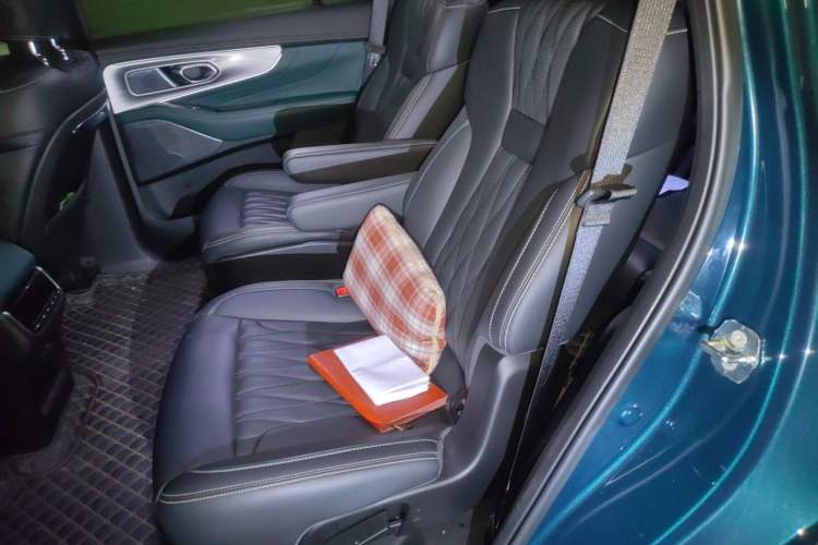 Used GAC Trumpchi GS8 2022 Flagship Series 2.0 TGDI Two-Wheel-Drive Prestige Edition (6-seater) Left Rear Seat