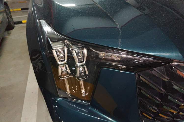 Used GAC Trumpchi GS8 2022 Flagship Series 2.0 TGDI Two-Wheel-Drive Prestige Edition (7 Seats) Right Front Headlight