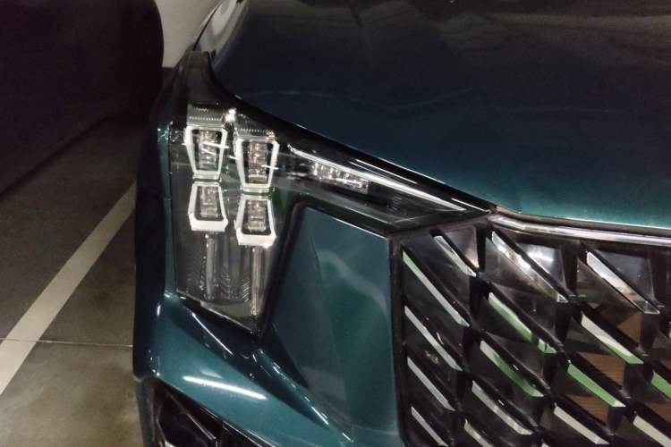 Used GAC Trumpchi GS8 2022 Linghang Series 2.0 TGDI Two-Wheel-Drive Luxury Smart Connectivity Version (7 Seats) Right Front Headlight
