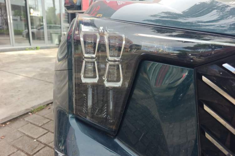 Used GAC Trumpchi GS8 2022 Linghang Series 2.0 TGDI Two-Wheel-Drive Luxury Smart Connectivity Version (7 Seats) Right Front Headlight