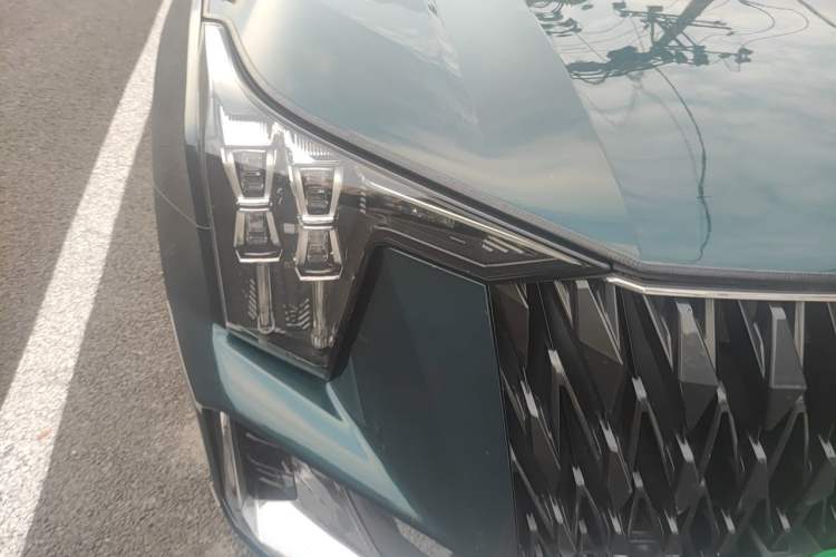 Used GAC Trumpchi GS8 2022 Dual-Engine Series 2.0TM Four-Wheel Drive Prestige Edition (6 Seats) Right Front Headlight