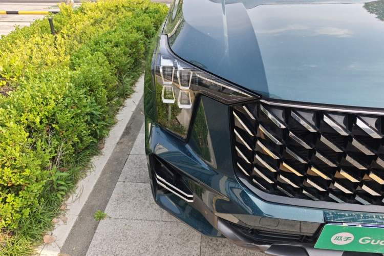 Used GAC Trumpchi GS8 2022 Linghang Series 2.0 TGDI Two-Wheel-Drive Luxury Smart Connectivity Version (7 Seats) Right Front Headlight
