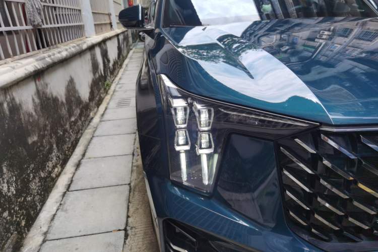 Used GAC Trumpchi GS8 2022 Linghang Series 2.0 TGDI Two-Wheel-Drive Luxury Smart Connectivity Version (7 Seats) Right Front Headlight
