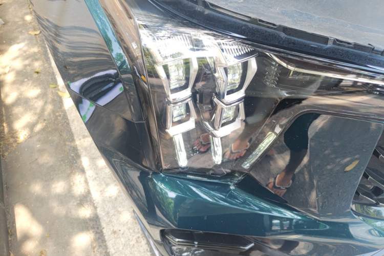 Used GAC Trumpchi GS8 2022 Linghang Series 2.0 TGDI Two-Wheel-Drive Luxury Smart Connectivity Version (7 Seats) Right Front Headlight