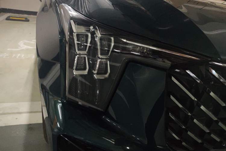 Used GAC Trumpchi GS8 2022 Linghang Series 2.0 TGDI Two-Wheel-Drive Luxury Smart Connectivity Version (7 Seats) Right Front Headlight
