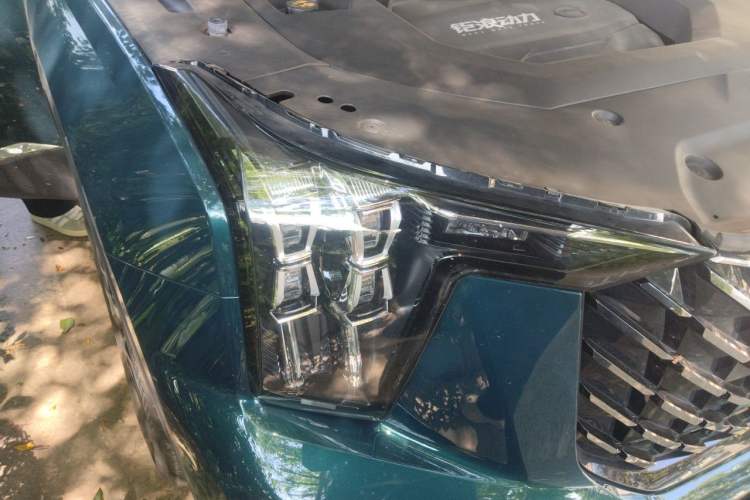 Used GAC Trumpchi GS8 2022 Flagship Series 2.0 TGDI Two-Wheel-Drive Prestige Edition (6-seater) Right Front Headlight