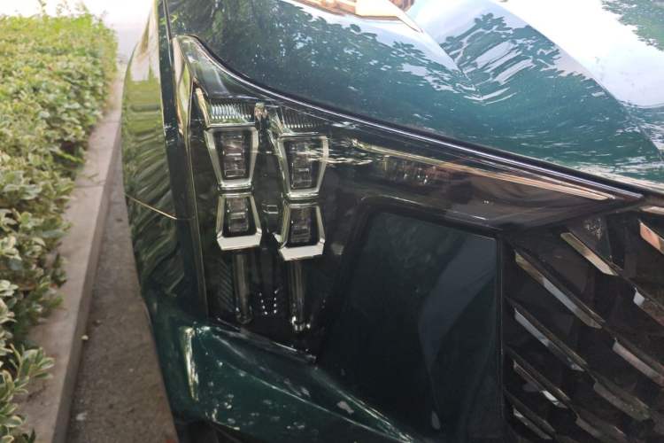 Used GAC Trumpchi GS8 2022 Linghang Series 2.0 TGDI Two-Wheel-Drive Luxury Smart Connectivity Version (7 Seats) Right Front Headlight