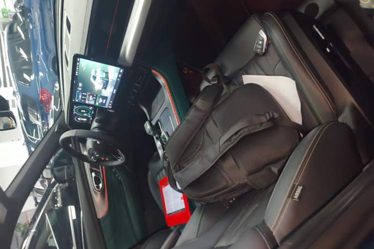 Used GAC Trumpchi GS8 2022 Flagship Series 2.0 TGDI Four-Wheel Drive Luxury Smart Connectivity Version (7 Seats) Right Front Seat