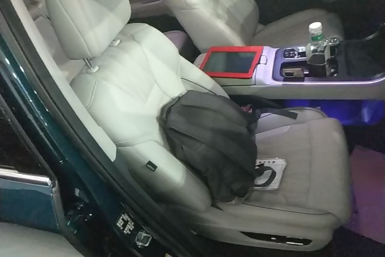 Used GAC Trumpchi GS8 2022 Linghang Series 2.0 TGDI Two-Wheel-Drive Luxury Smart Connectivity Version (7 Seats) Right Front Seat