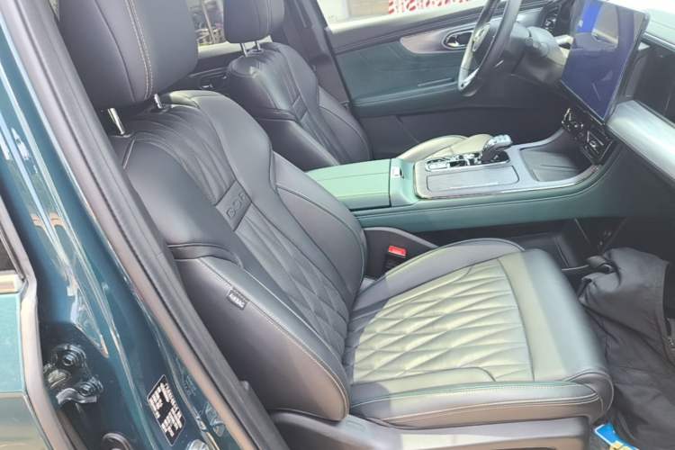 Used GAC Trumpchi GS8 2022 Dual-Engine Series 2.0TM Two-Wheel Drive Prestige Edition (7 Seats) Right Front Seat