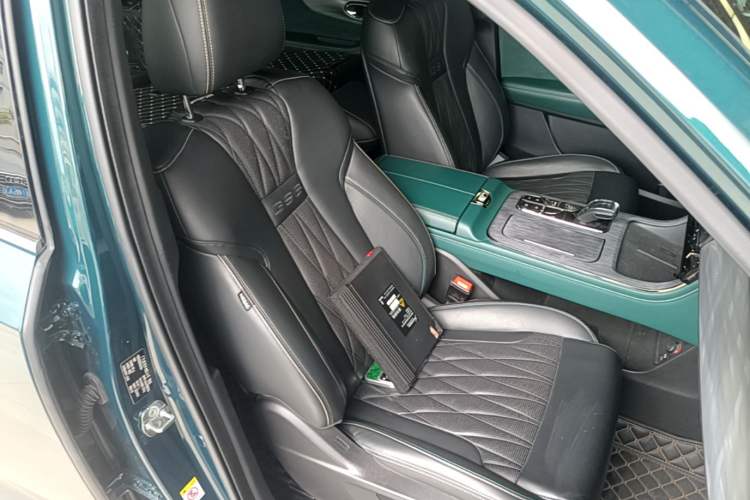 Used GAC Trumpchi GS8 2022 Dual-Engine Series 2.0TM Two-Wheel Drive Prestige Edition (7 Seats) Right Front Seat