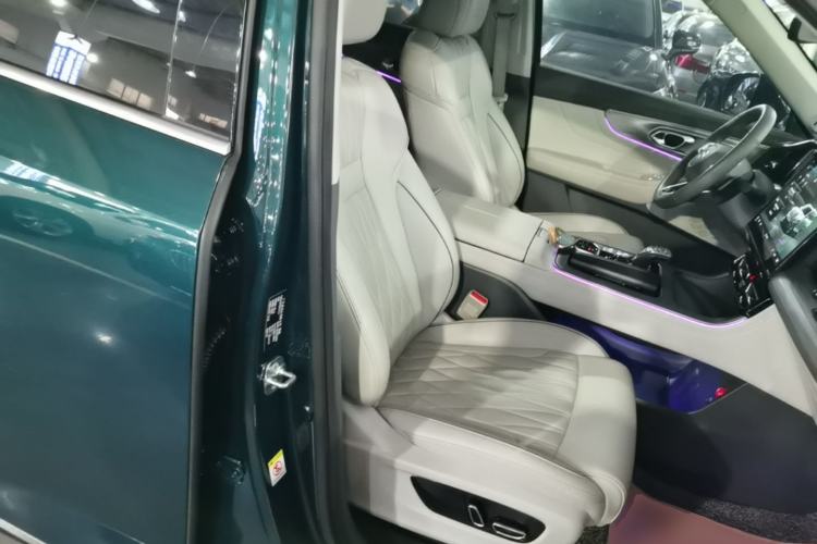 Used GAC Trumpchi GS8 2022 Linghang Series 2.0 TGDI Two-Wheel-Drive Luxury Smart Connectivity Version (7 Seats) Right Front Seat