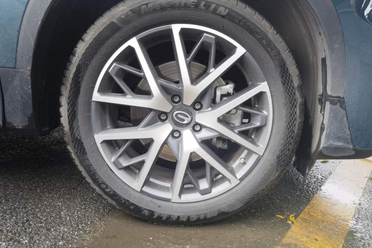 Used GAC Trumpchi GS8 2022 Flagship Series 2.0 TGDI Four-Wheel Drive Luxury Smart Connectivity Version (7 Seats) Right Front Wheel Hub