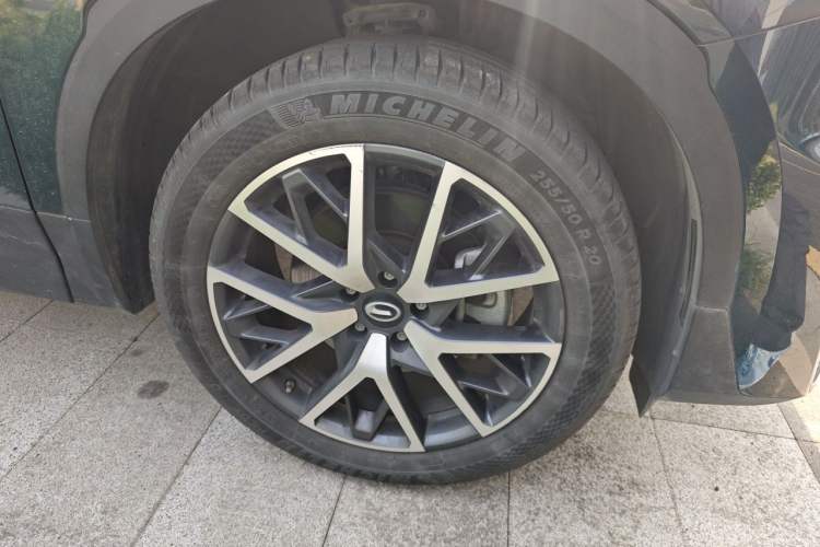 Used GAC Trumpchi GS8 2022 Linghang Series 2.0 TGDI Two-Wheel-Drive Luxury Smart Connectivity Version (7 Seats) Right Front Wheel Hub