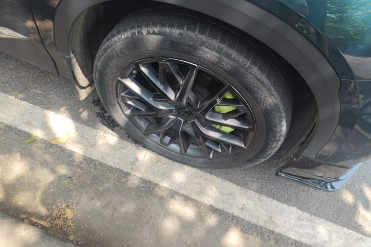 Used GAC Trumpchi GS8 2022 Linghang Series 2.0 TGDI Two-Wheel-Drive Luxury Smart Connectivity Version (7 Seats) Right Front Wheel Hub