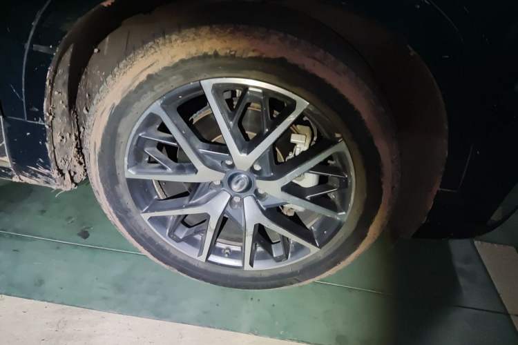 Used GAC Trumpchi GS8 2022 Dual-Engine Series 2.0TM Two-Wheel Drive Prestige Edition (7 Seats) Right Front Wheel Hub