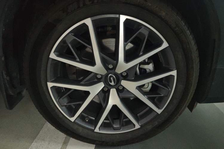 Used GAC Trumpchi GS8 2022 Linghang Series 2.0 TGDI Two-Wheel-Drive Luxury Smart Connectivity Version (7 Seats) Right Front Wheel Hub