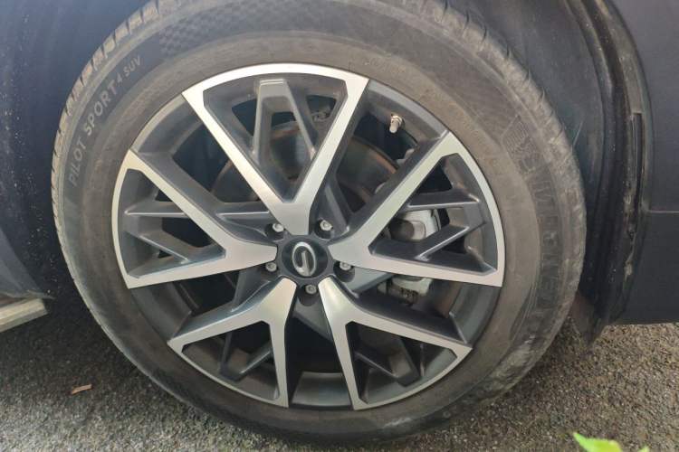 Used GAC Trumpchi GS8 2022 Linghang Series 2.0 TGDI Two-Wheel-Drive Luxury Smart Connectivity Version (7 Seats) Right Front Wheel Hub