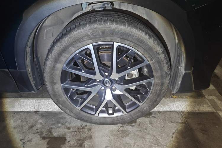 Used GAC Trumpchi GS8 2022 Flagship Series 2.0 TGDI Two-Wheel-Drive Prestige Edition (6-seater) Right Front Wheel Hub