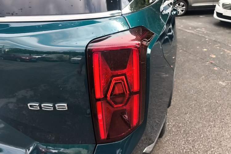 Used GAC Trumpchi GS8 2022 Linghang Series 2.0 TGDI Two-Wheel-Drive Luxury Smart Connectivity Version (7 Seats) Right Rear Taillight
