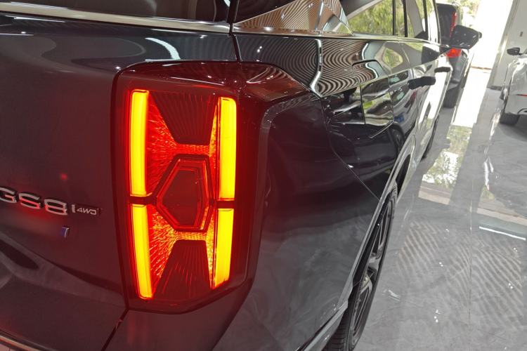 Used GAC Trumpchi GS8 2022 Dual-Engine Series 2.0TM Four-Wheel Drive Prestige Edition (6 Seats) Right Rear Taillight