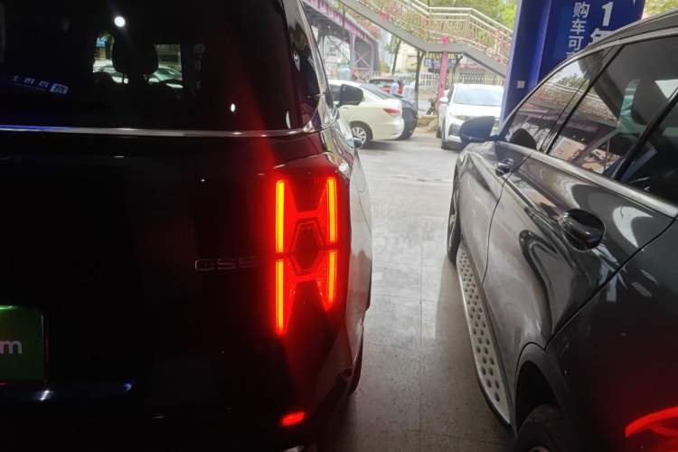 Used GAC Trumpchi GS8 2022 Flagship Series 2.0 TGDI Two-Wheel-Drive Prestige Edition (6-seater) Right Rear Taillight