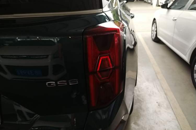 Used GAC Trumpchi GS8 2022 Flagship Series 2.0 TGDI Two-Wheel-Drive Prestige Edition (7 Seats) Right Rear Taillight