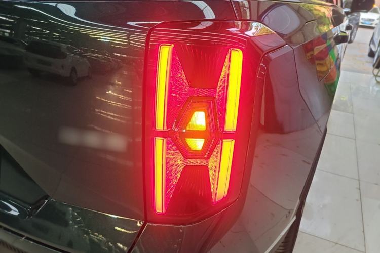 Used GAC Trumpchi GS8 2022 Flagship Series 2.0 TGDI Two-Wheel-Drive Prestige Edition (6-seater) Right Rear Taillight