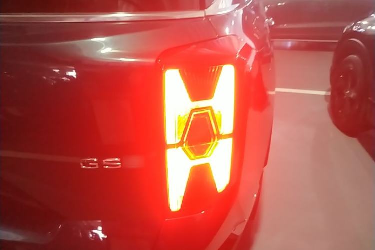 Used GAC Trumpchi GS8 2022 Linghang Series 2.0 TGDI Two-Wheel-Drive Luxury Smart Connectivity Version (7 Seats) Right Rear Taillight