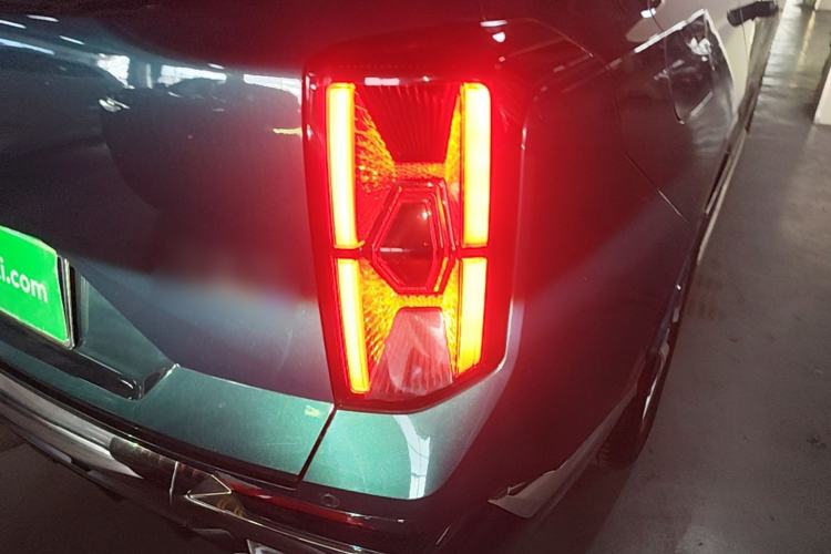 Used GAC Trumpchi GS8 2022 Dual-Engine Series 2.0TM Two-Wheel Drive Prestige Edition (7 Seats) Right Rear Taillight