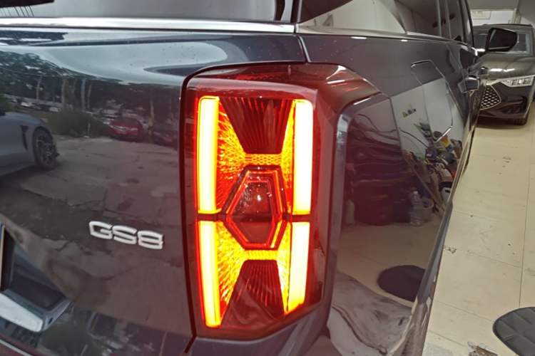 Used GAC Trumpchi GS8 2022 Flagship Series 2.0 TGDI Two-Wheel-Drive Prestige Edition (6-seater) Right Rear Taillight