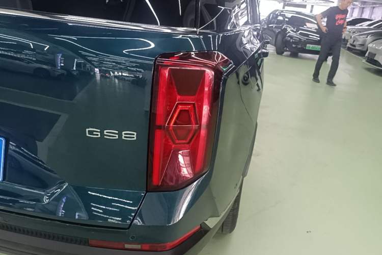 Used GAC Trumpchi GS8 2022 Flagship Series 2.0 TGDI Two-Wheel-Drive Prestige Edition (6-seater) Right Rear Taillight