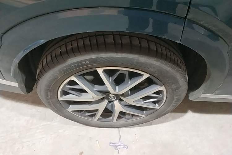 Used GAC Trumpchi GS8 2022 Dual-Engine Series 2.0TM Two-Wheel Drive Prestige Edition (7 Seats) Right Rear Wheel Hub